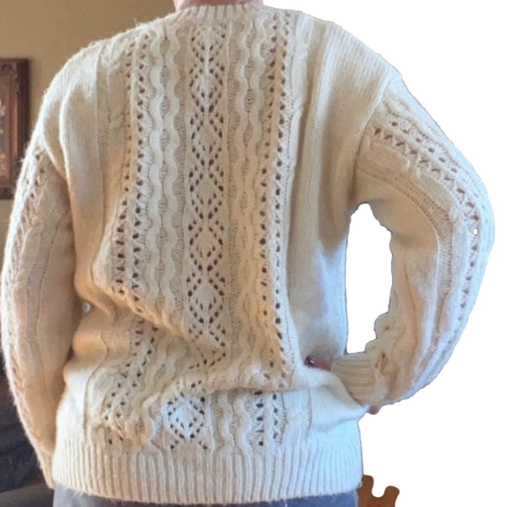 PROMESA Sweater - Picture 2 of 6